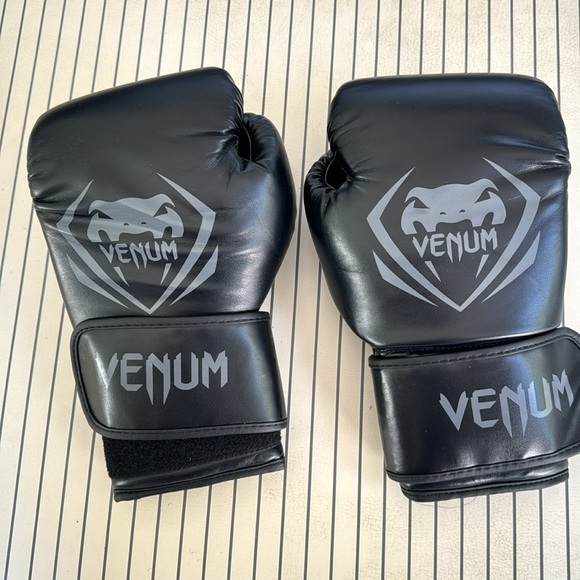 Boxing gloves - Picture 2 of 4